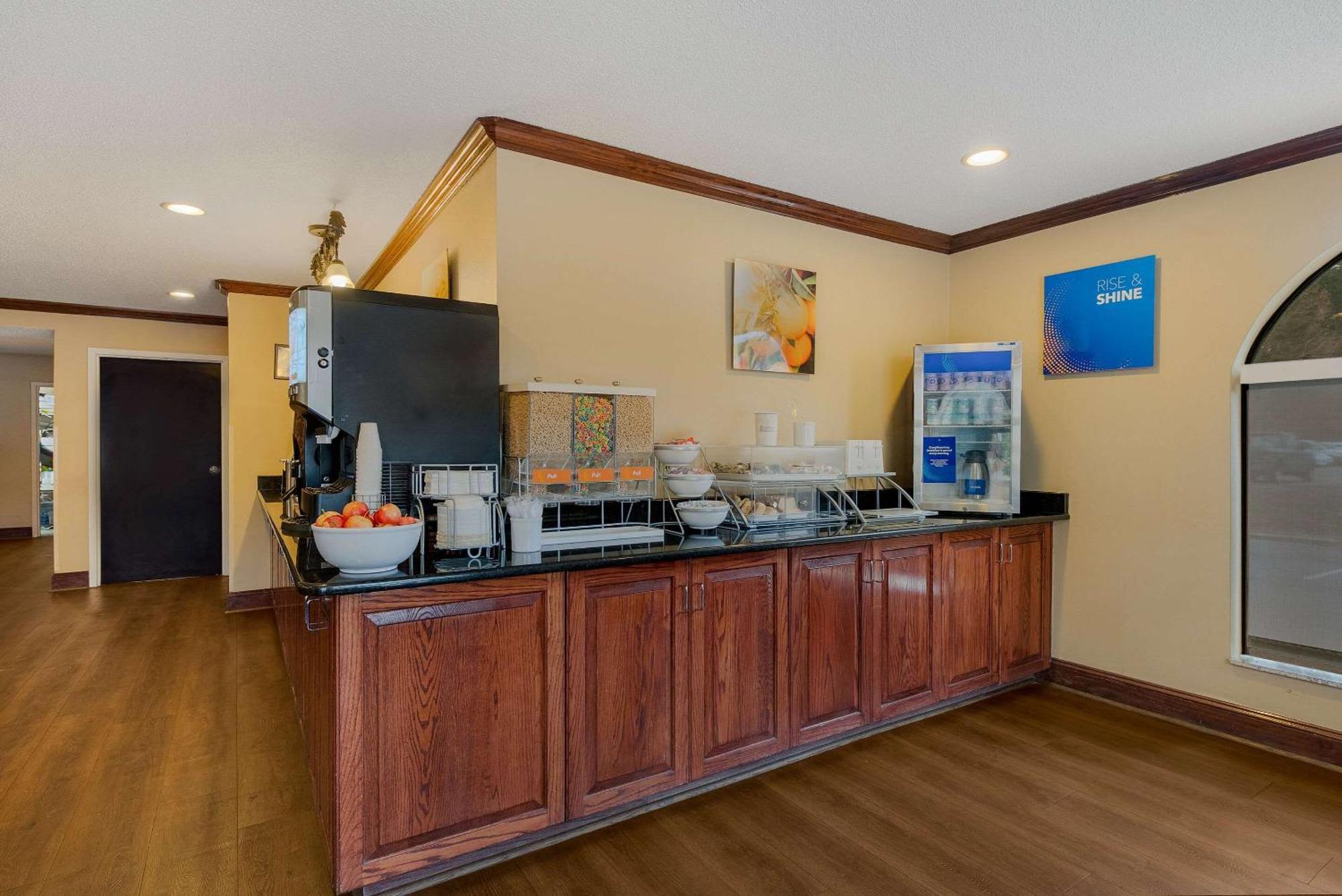 Comfort Inn Fayetteville I-95 Kültér fotó